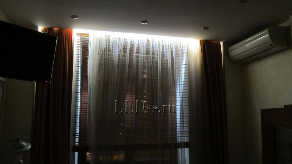 Curtain lighting in the living room