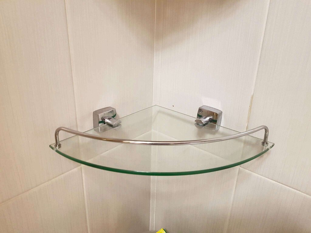 Полка в ванную угловая стеклянная