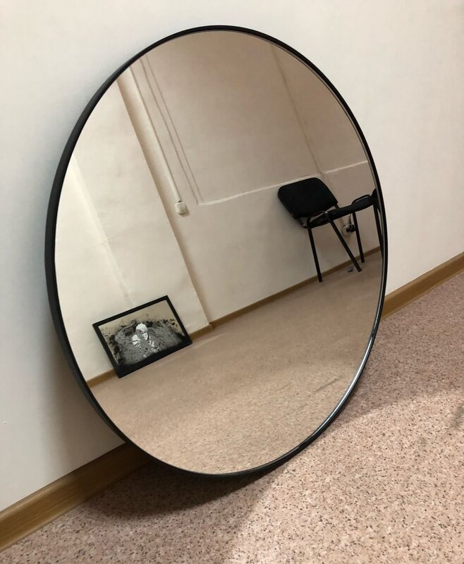 Полукруглое зеркало в интерьере