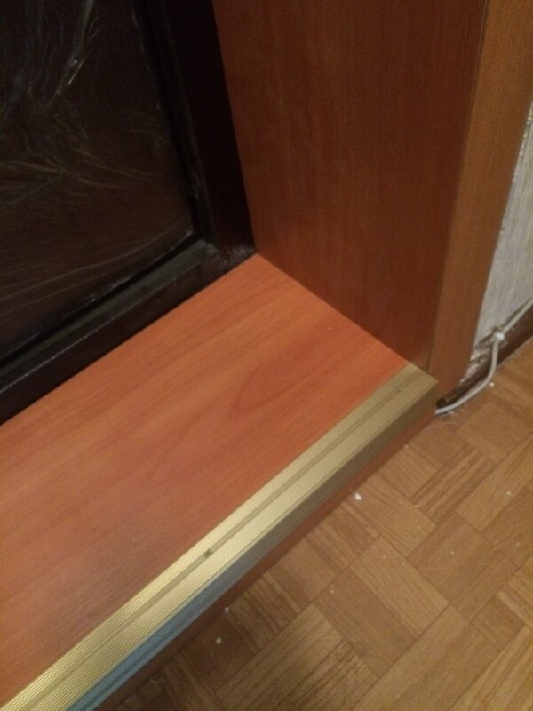 The threshold of the entrance door in the apartment