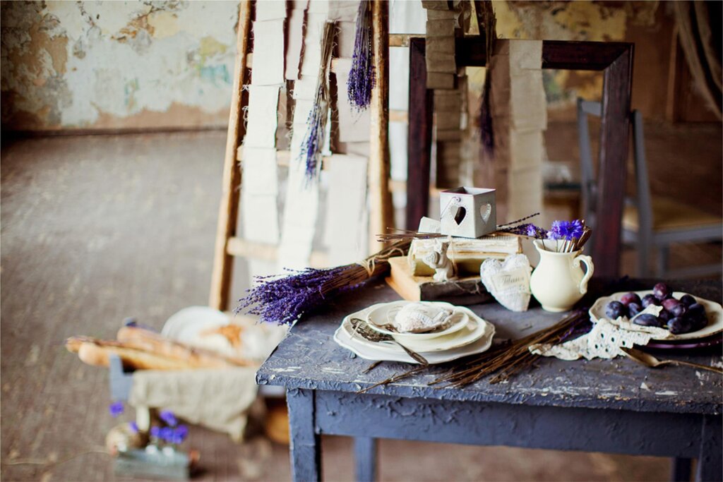 Provence-style tableware