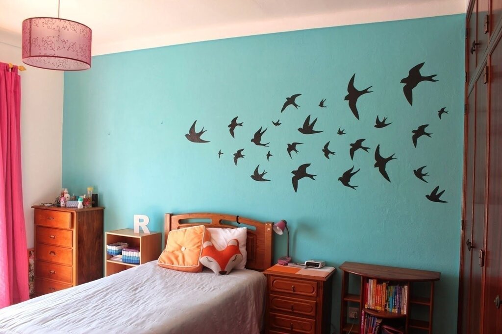 Birds on the wall in the interior