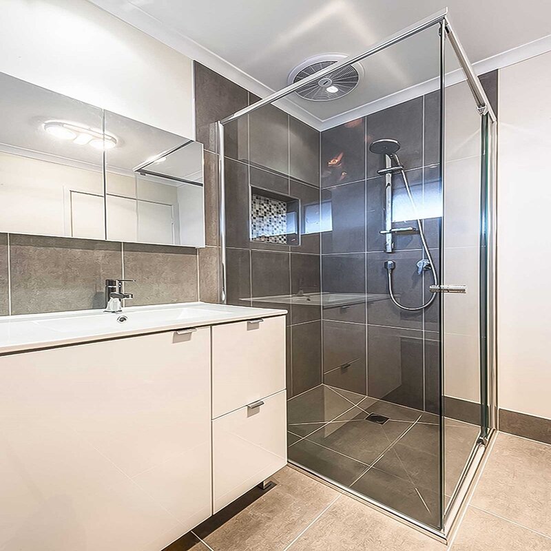 Sliding partition in the shower