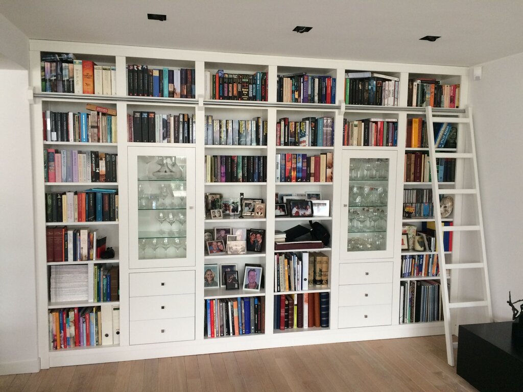 Раздвижной книжный шкаф