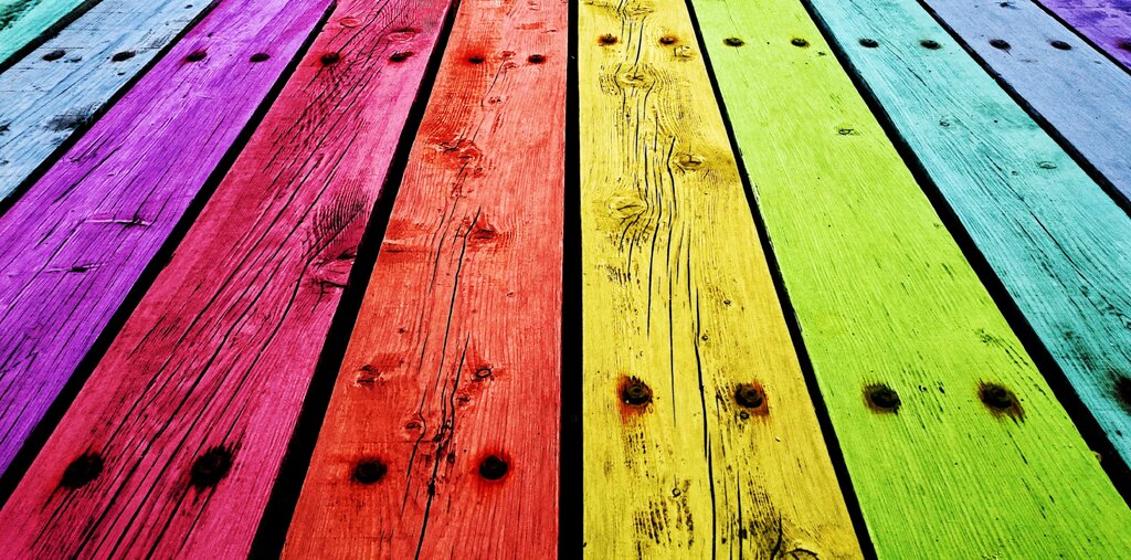 Разноцветный деревянный пол