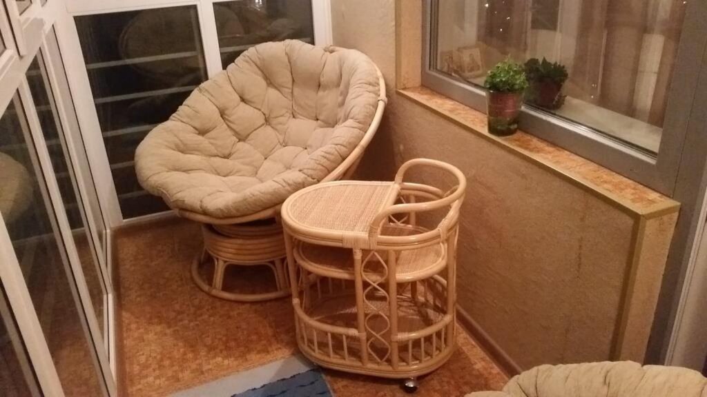 Ротанговая мебель на балкон
