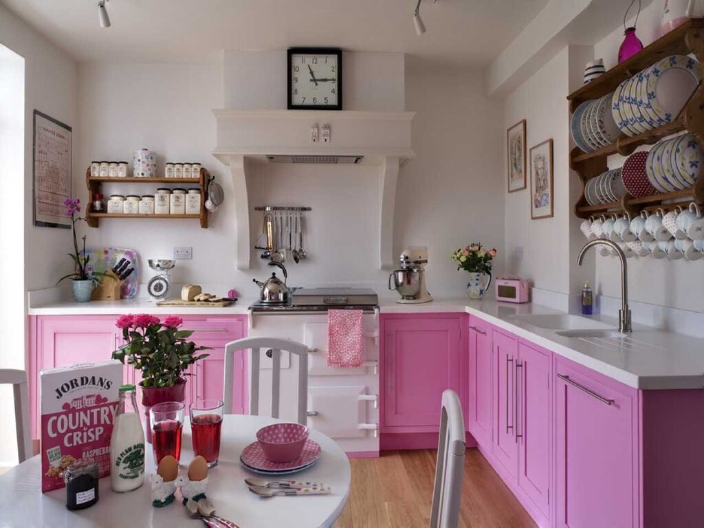 Розовая столешница для кухни