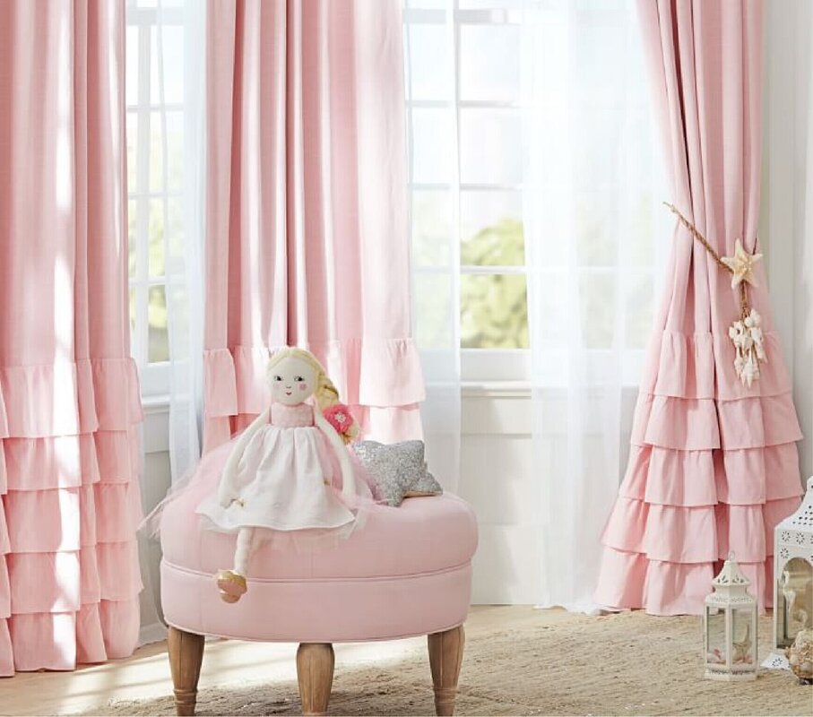 Розовые шторы в детскую