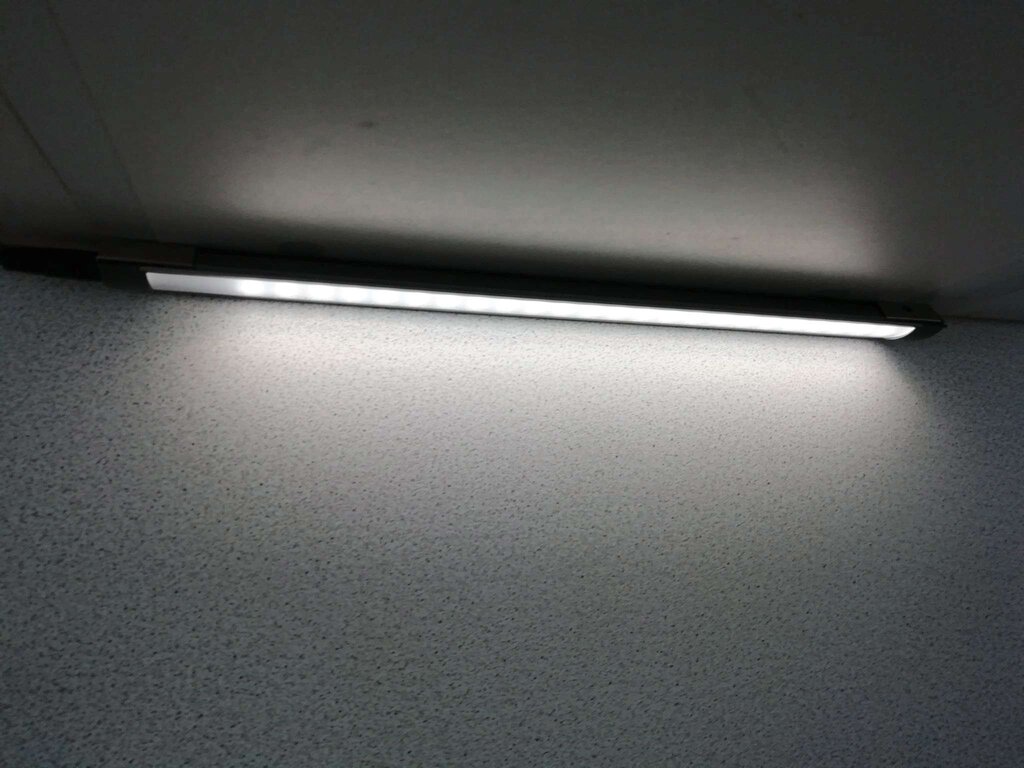 Сенсорный светильник для кухни