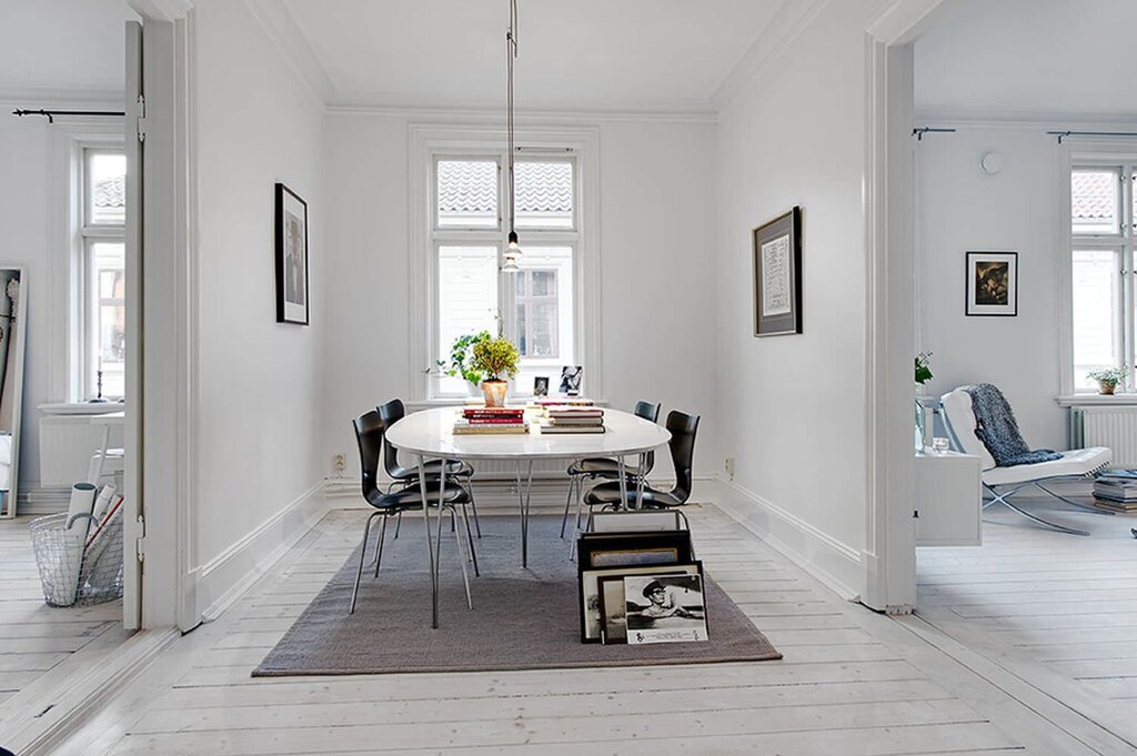 Gray walls, light floor