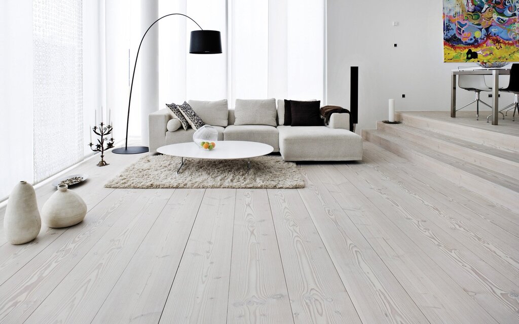 Серый деревянный пол