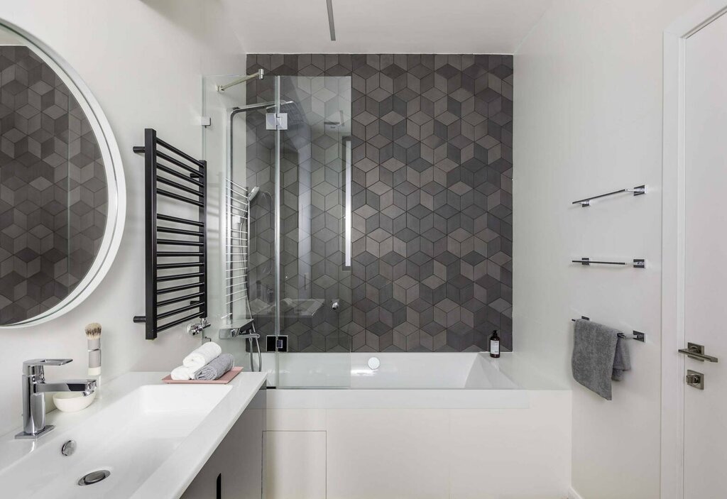 Серый интерьер ванной комнаты