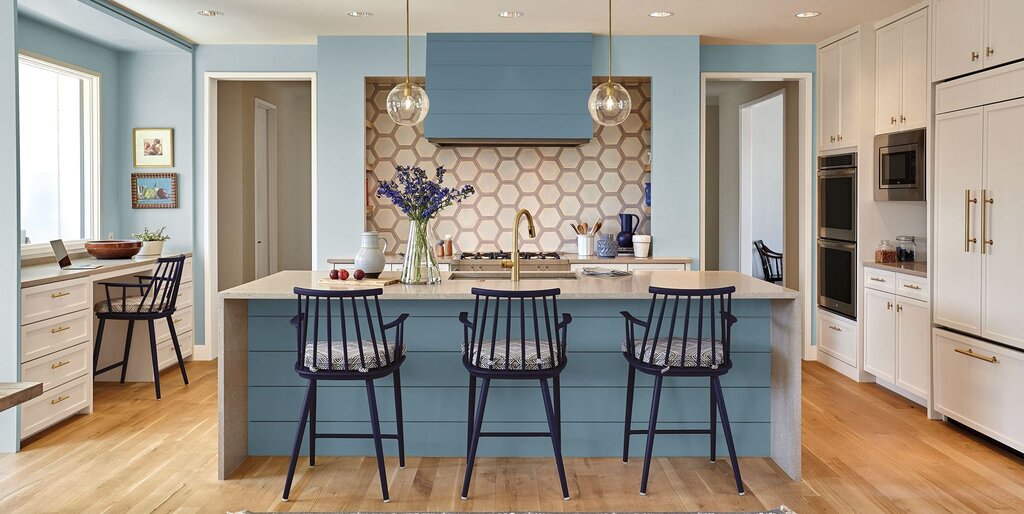 Серо голубые стены на кухне