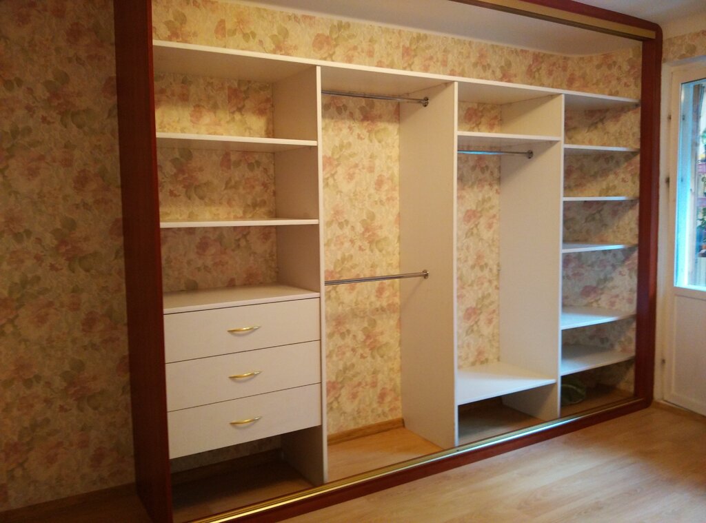 Sliding wardrobe with drawers