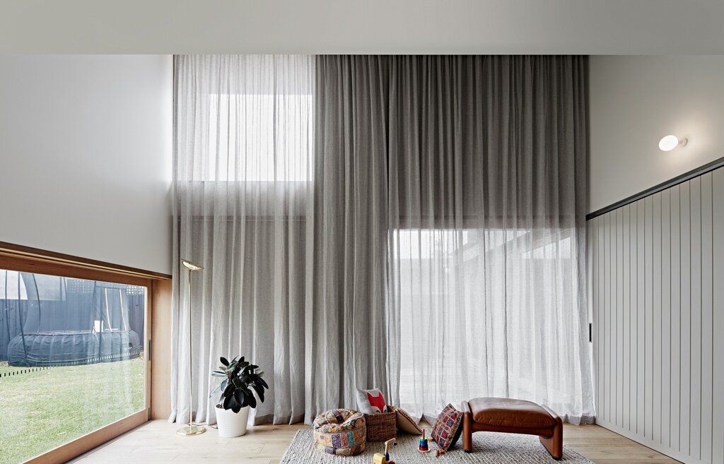 Minimalist style curtains