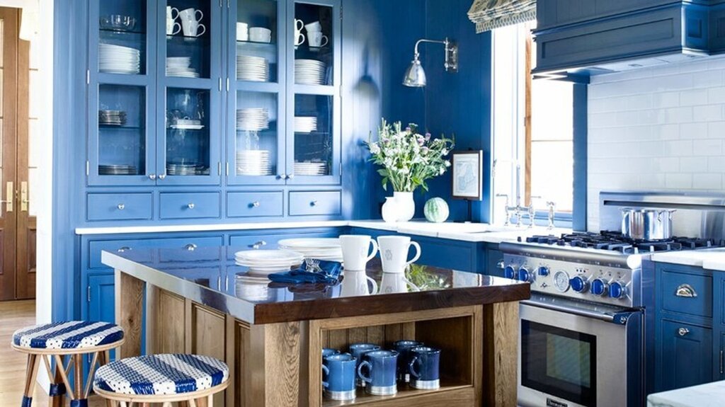 Синий цвет в интерьере кухни