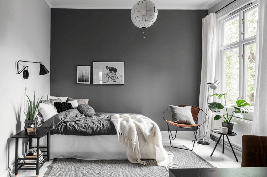 The combination of white and black in the interior