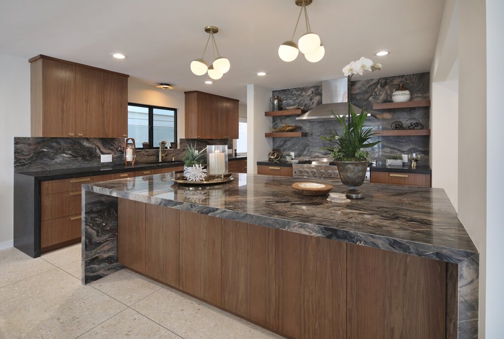 The combination of marble and wood in the kitchen