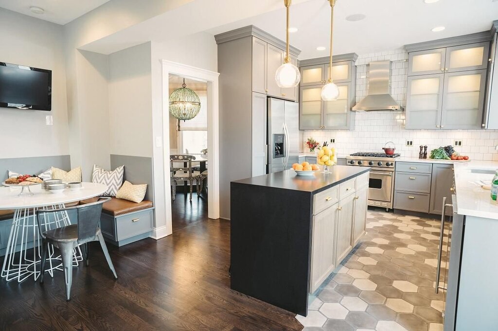 Combination of tile and laminate in the kitchen