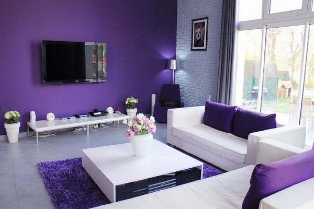 The combination of gray and purple in the interior