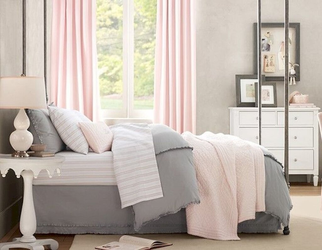 The combination of gray and pink in the interior