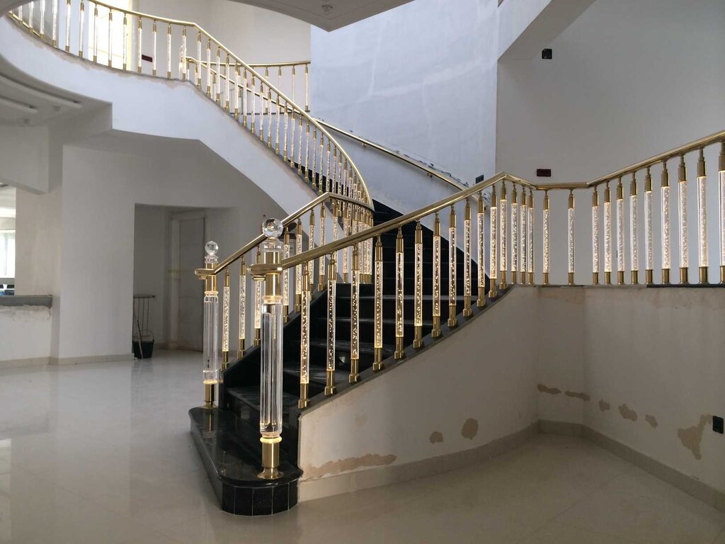 Современные перила для лестниц в доме