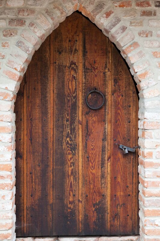 Старинные двери из дерева
