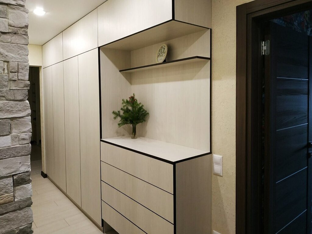 Hallway wall unit