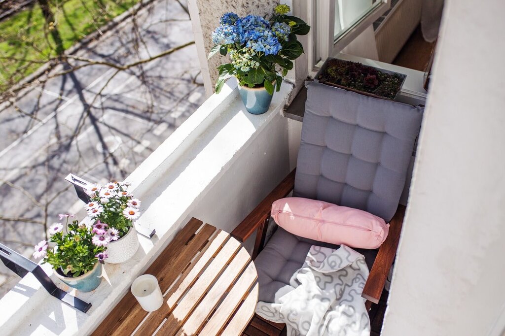 Столик на балкон