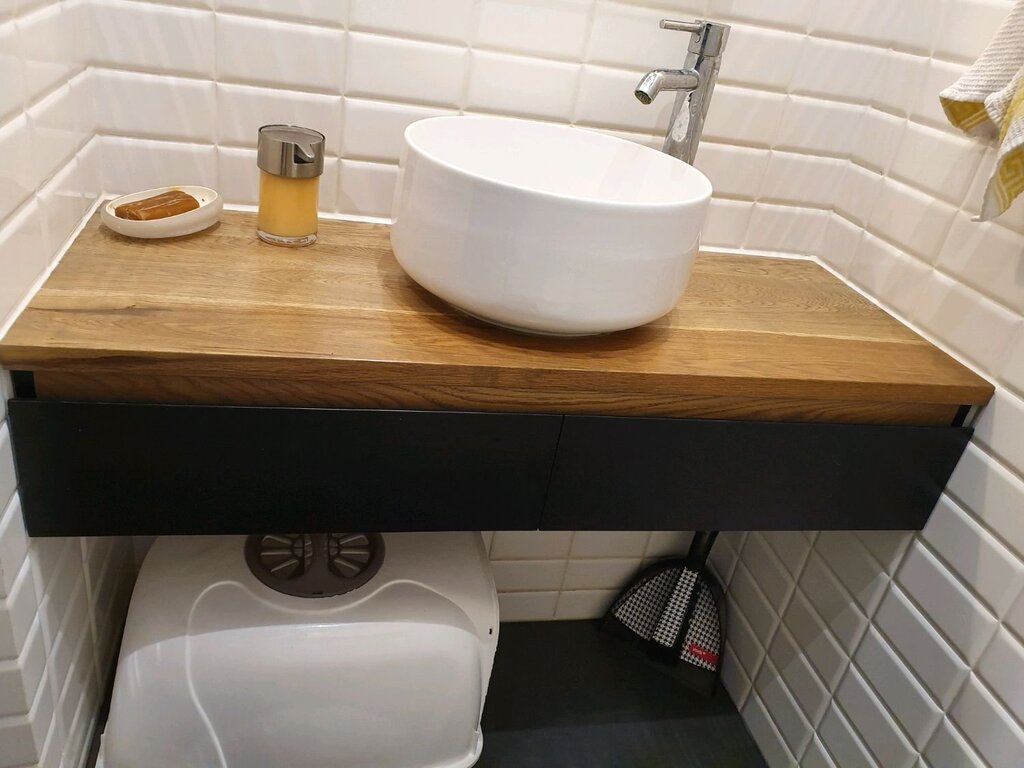 Столик в туалет