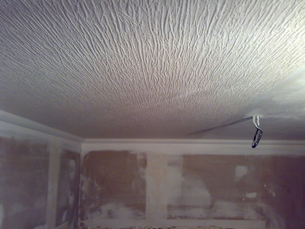 Структурная краска для потолка