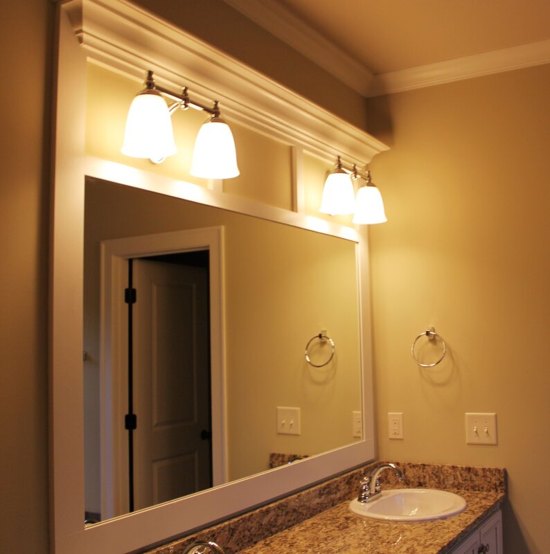 Светильники в ванную комнату на стену