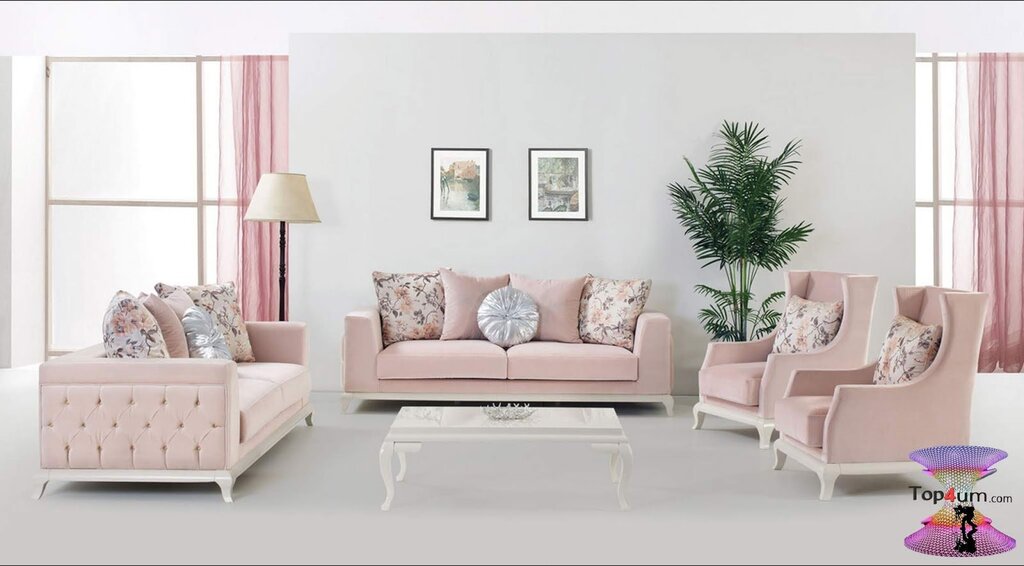 Светло розовый диван