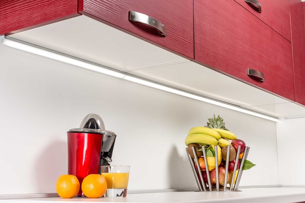 Светодиодный светильник для кухни под шкафы
