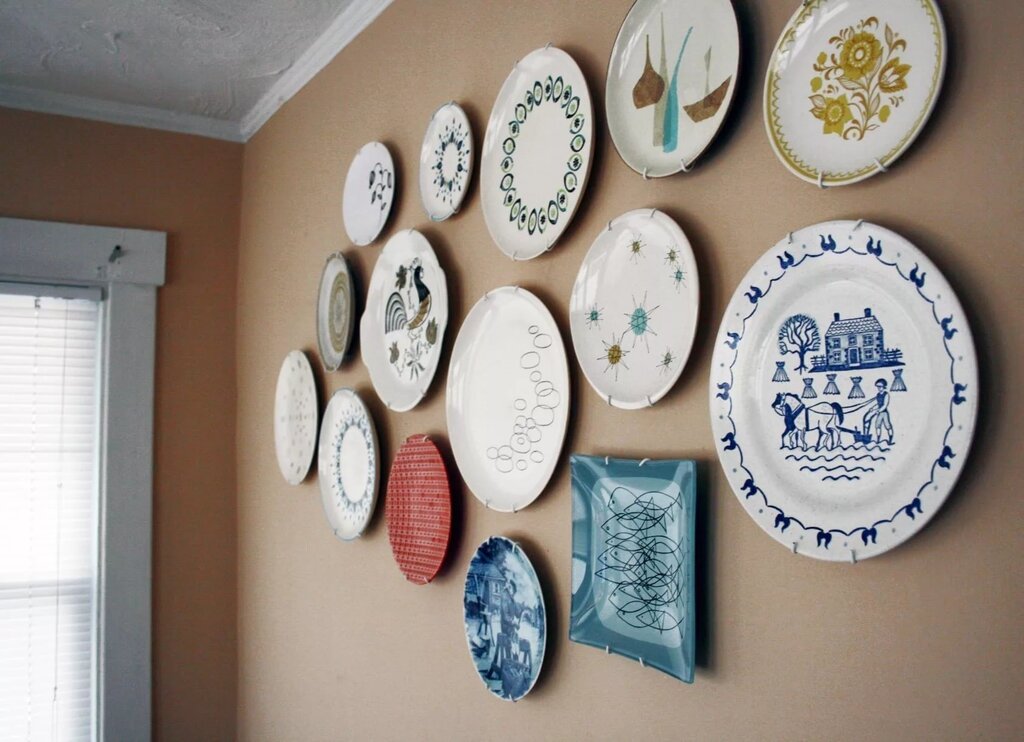 Decorative wall plates for the kitchen