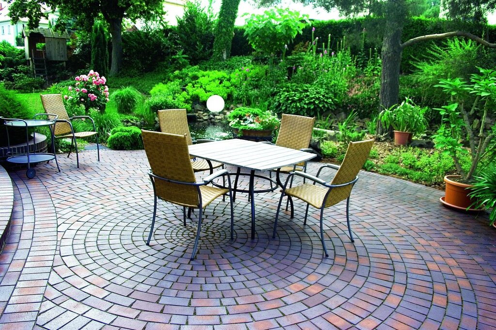 Paving tiles on the terrace