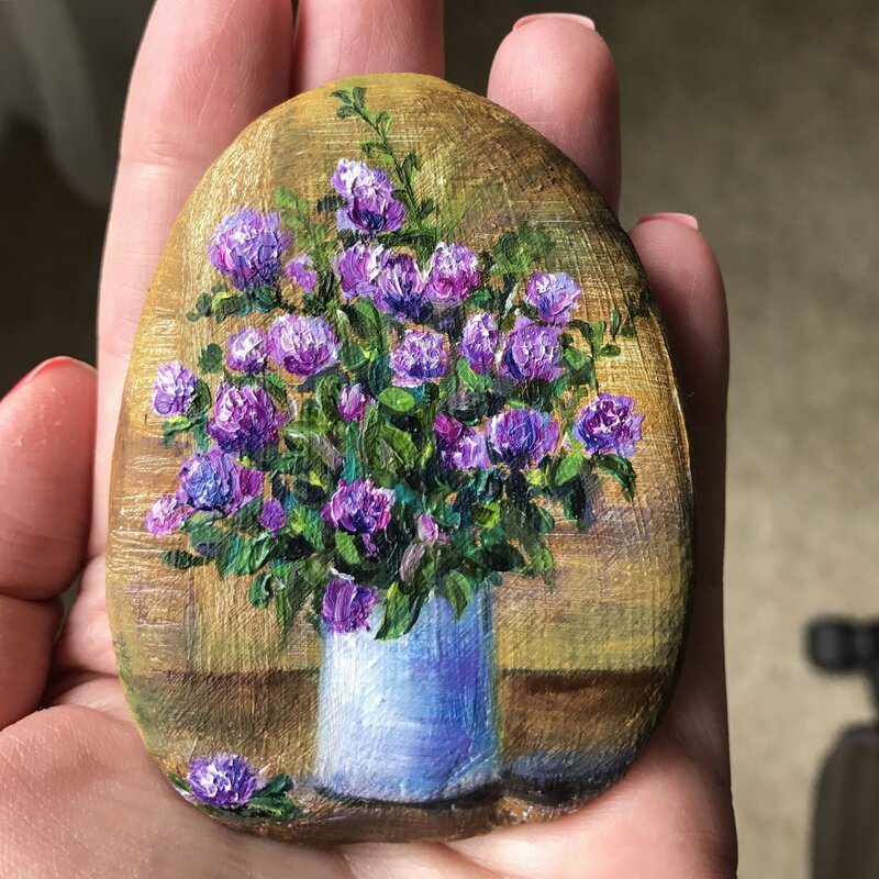 Цветы на камнях