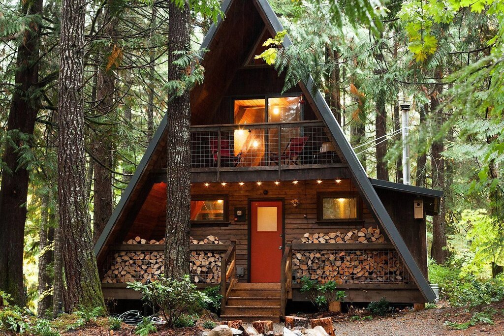 Уютный дом в лесу