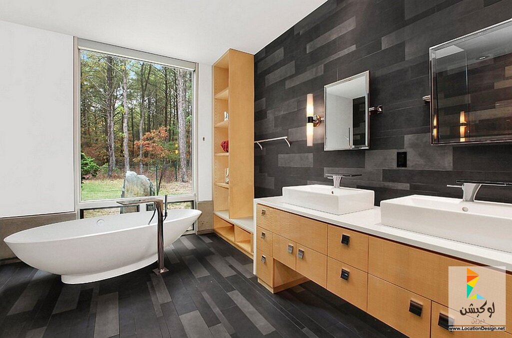 Bathroom with wood and black elements