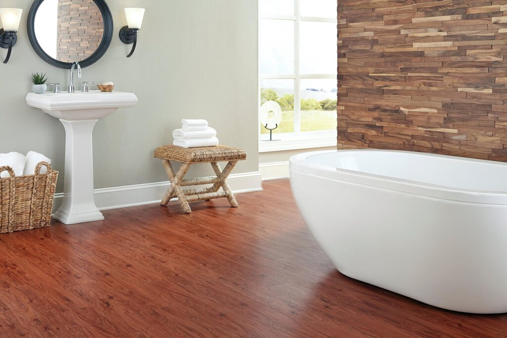 Vinyl laminate in the bathroom