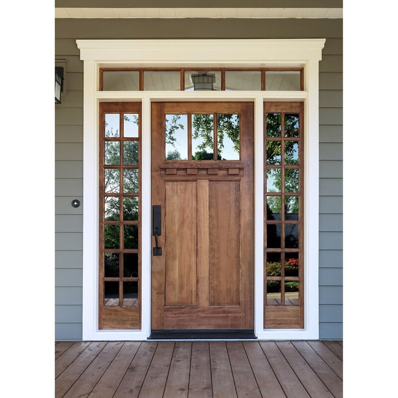 Входная деревянная дверь со стеклом
