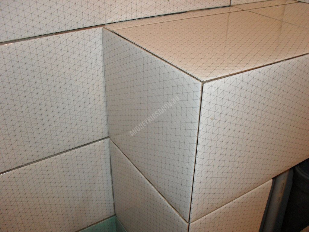 External corner for ceramic tiles