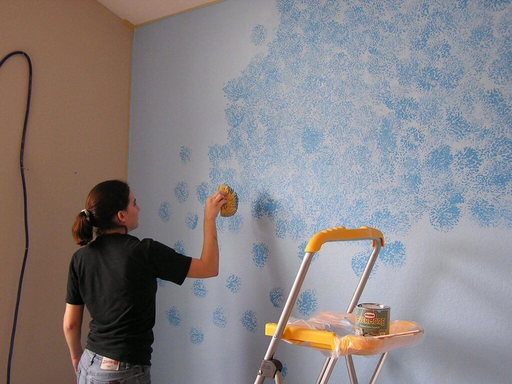 Водоэмульсионная краска для стен в комнату