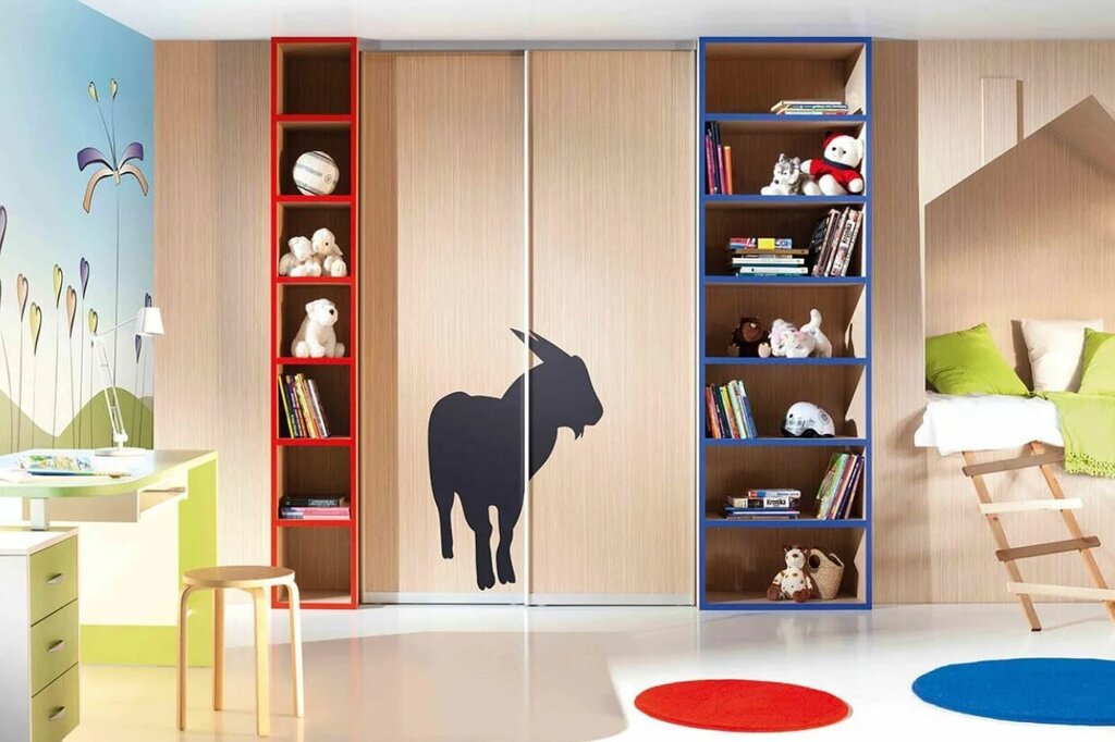 Built-in wardrobe in the children's room