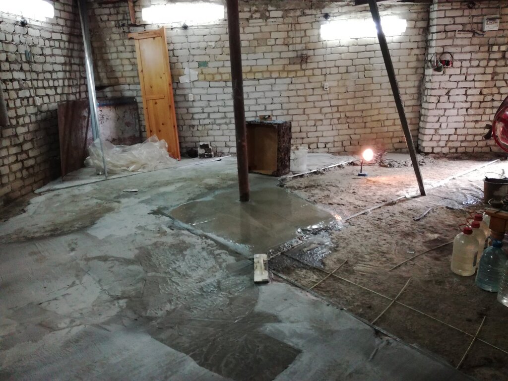 Pouring the floor in the garage