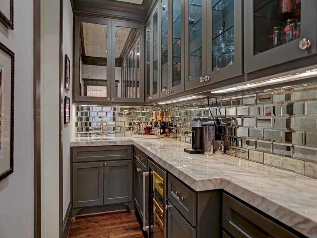 Mirror backsplash for the kitchen