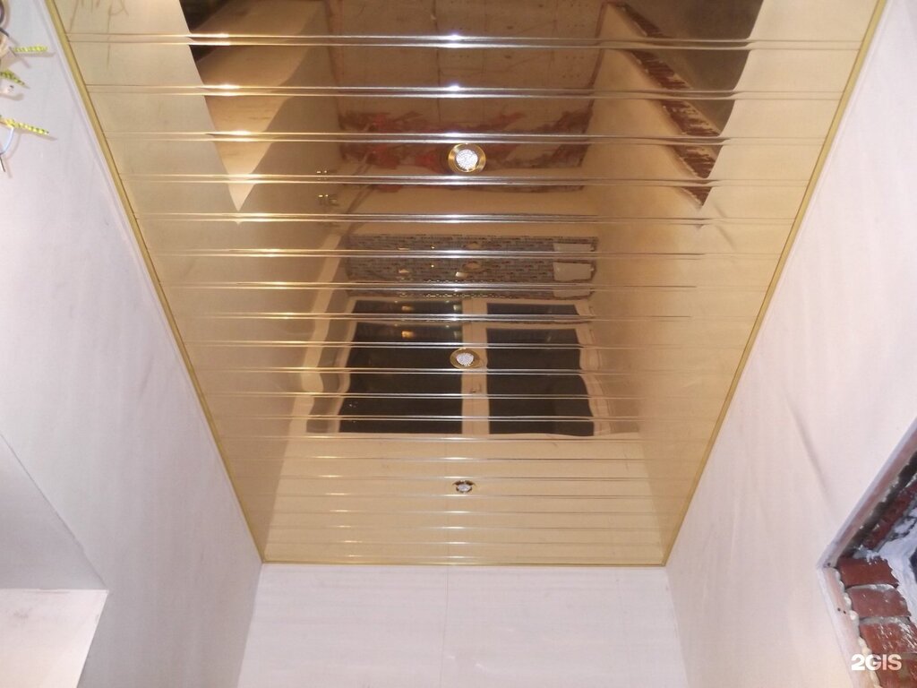 Mirrored slatted ceiling