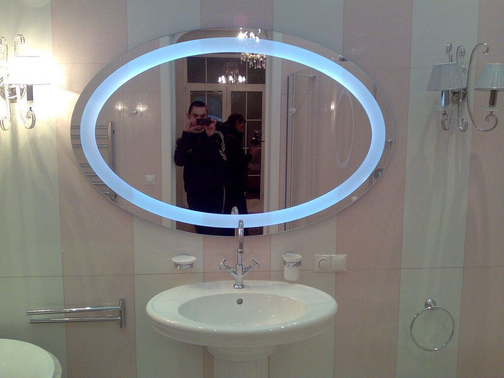 Зеркало полукруглое с подсветкой в ванную