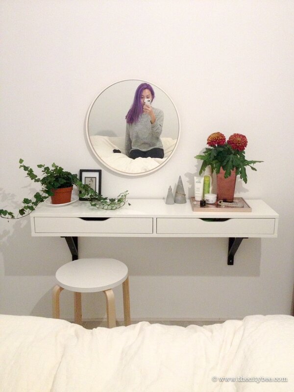 Mirror with shelves