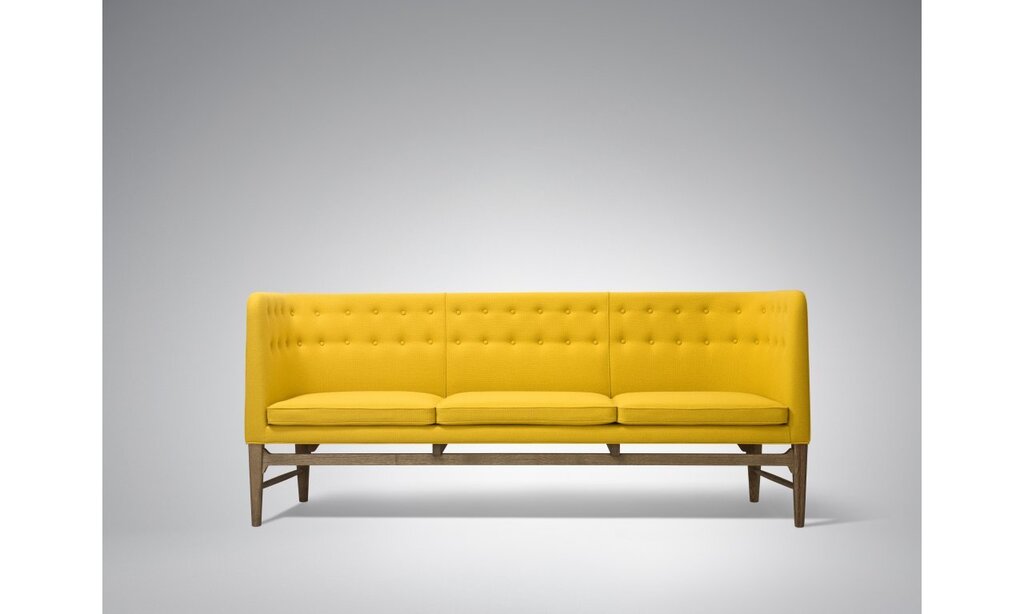 Желтый диван на ножках